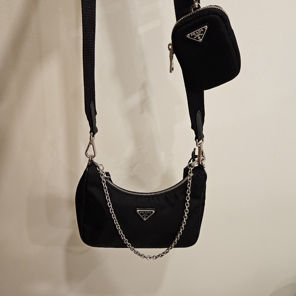 Authentic Prada Re-Edition 2005 Shoulder/Crossbody Bag - Picture 9 of 13